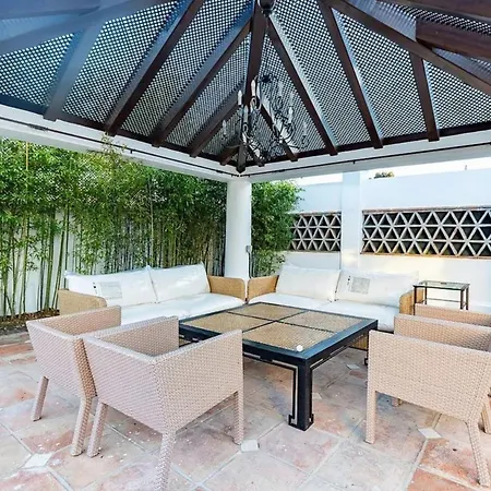 Spacious With Private Pool And Parking In Mykonos Apartment *